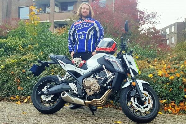 Mark  uit Nederhorst den Berg is geslaagd bij MotoJon Motorrijschool