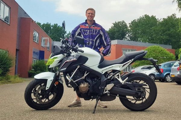 Remco uit Naarden is geslaagd bij MotoJon Motorrijschool