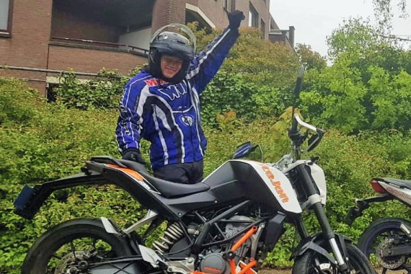 Joeri uit Nederhorst den Berg is geslaagd bij MotoJon Motorrijschool