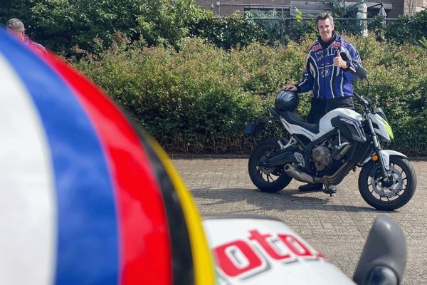 Ivo uit Hilversum is geslaagd bij MotoJon Motorrijschool