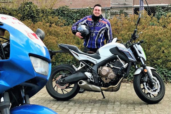 Niklas uit Grootebroek is geslaagd bij MotoJon Motorrijschool