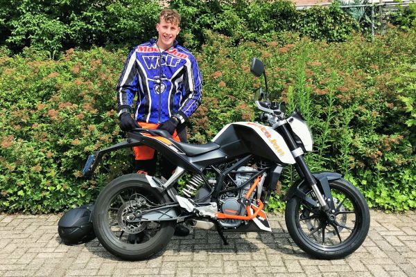 Maurits uit Kortenhoef is geslaagd bij MotoJon Motorrijschool