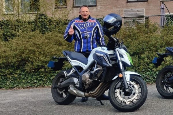 Thomas uit Hilversum is geslaagd bij MotoJon Motorrijschool