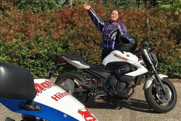 Imme uit Hilversum is geslaagd bij MotoJon Motorrijschool