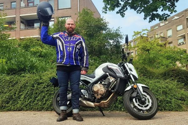 Kees uit Baarn is geslaagd bij MotoJon Motorrijschool