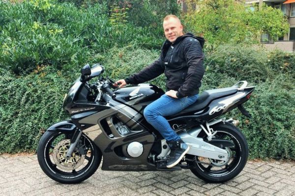 Martijn uit Hilversum is geslaagd bij MotoJon Motorrijschool