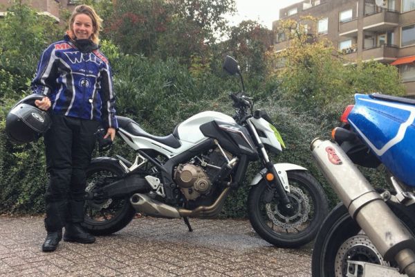 Marlieke uit Hilversum is geslaagd bij MotoJon Motorrijschool
