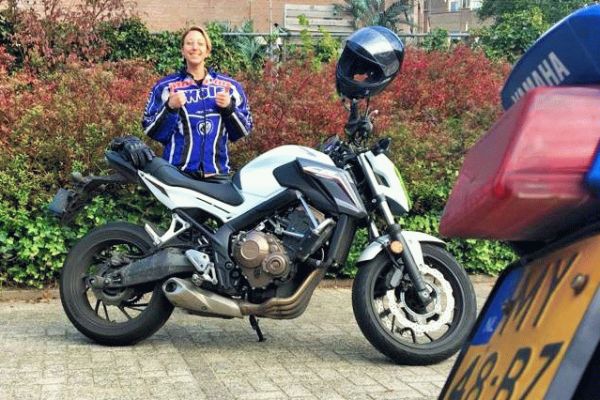 Alexandra uit Hilversum is geslaagd bij MotoJon Motorrijschool