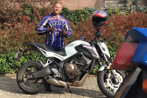 Mylo uit Hilversum is geslaagd bij MotoJon Motorrijschool