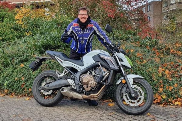 Jack uit Hilversum is geslaagd bij MotoJon Motorrijschool