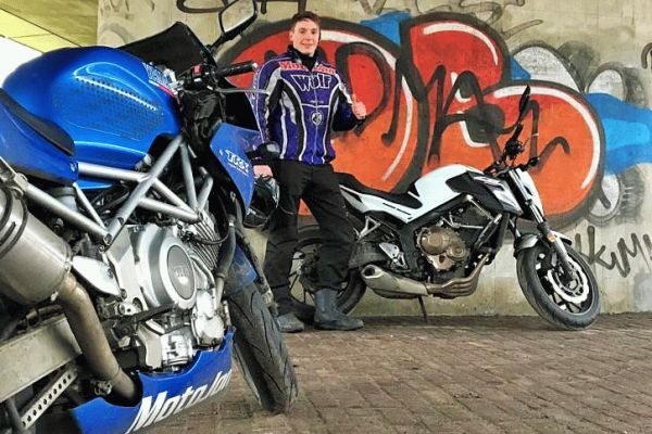 Axel uit Weesp is geslaagd bij MotoJon Motorrijschool