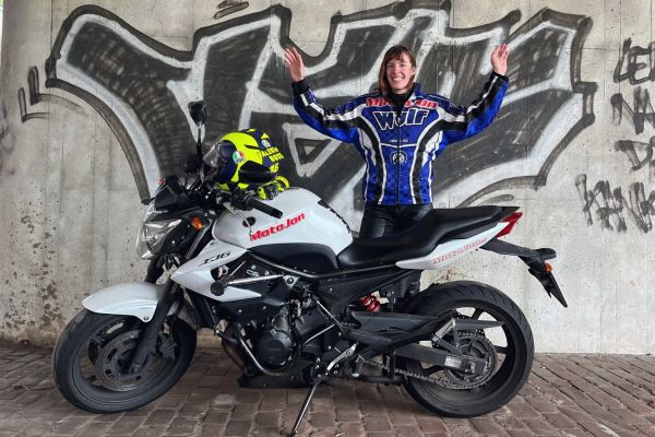 Maxime uit Muiderberg is geslaagd bij MotoJon Motorrijschool