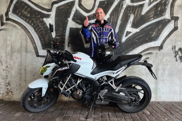 Bob uit Hilversum is geslaagd bij MotoJon Motorrijschool