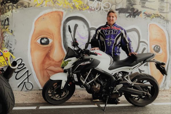 Gerlof uit Amsterdam is geslaagd bij MotoJon Motorrijschool
