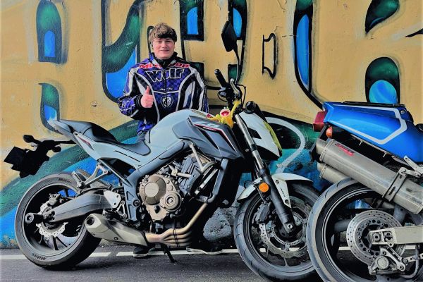 Stan uit Hilversum is geslaagd bij MotoJon Motorrijschool