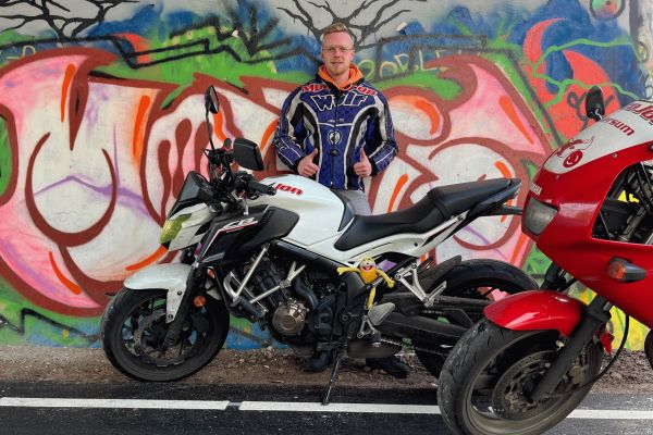 Dirk uit Hilversum is geslaagd bij MotoJon Motorrijschool