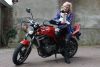 Frida uit Blaricum is geslaagd bij MotoJon Motorrijschool (foto 2)