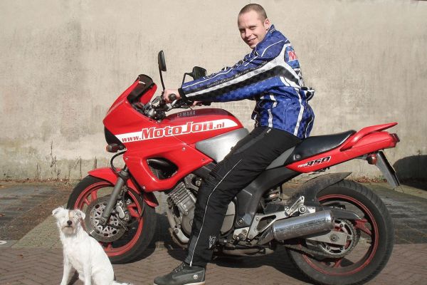 Rik uit Hilversum is geslaagd bij MotoJon Motorrijschool
