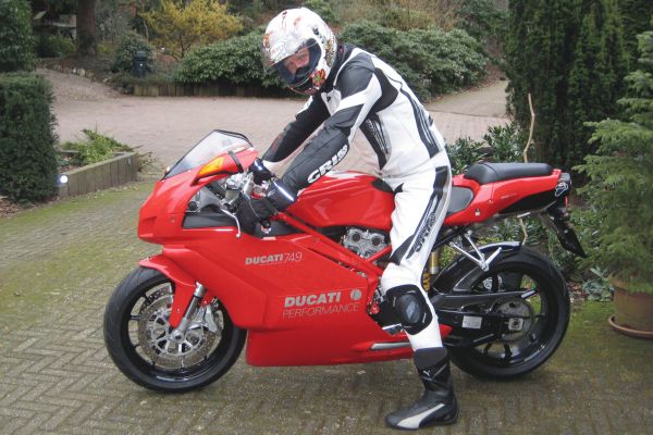 Rogier uit Bussum is geslaagd bij MotoJon Motorrijschool