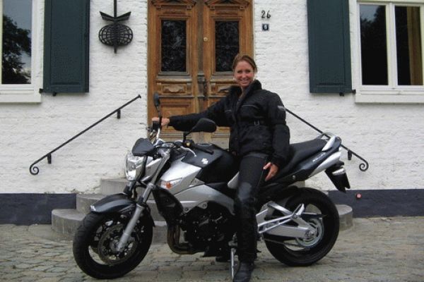 Daniëlle uit Hilversum is geslaagd bij MotoJon Motorrijschool