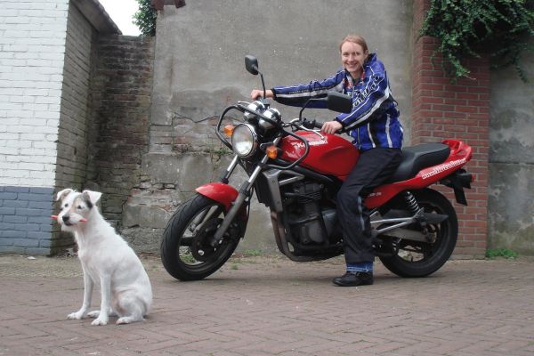 Inge uit Hilversum is geslaagd bij MotoJon Motorrijschool