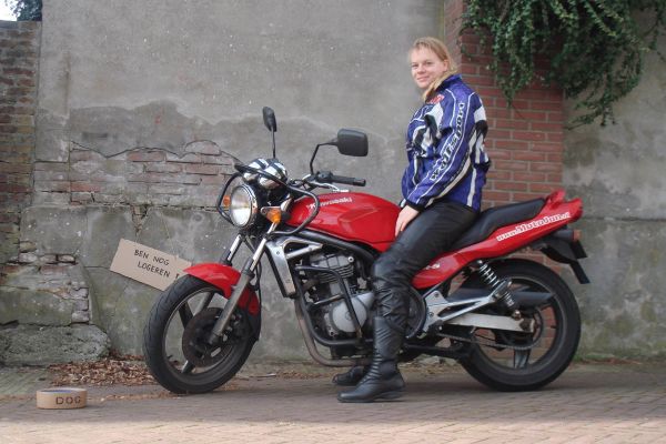 Joyce uit Hilversum is geslaagd bij MotoJon Motorrijschool