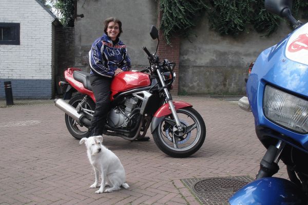 Dieneke uit Amersfoort is geslaagd bij MotoJon Motorrijschool
