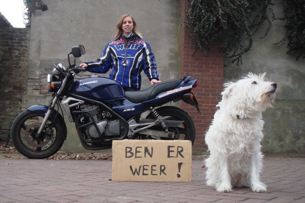 Tamara uit Hilversum is geslaagd bij MotoJon Motorrijschool