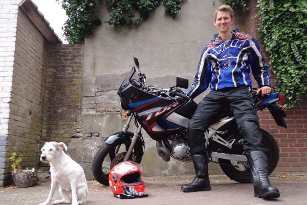 Robin uit Hilversum is geslaagd bij MotoJon Motorrijschool