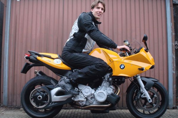 Erik uit Hilversum is geslaagd bij MotoJon Motorrijschool