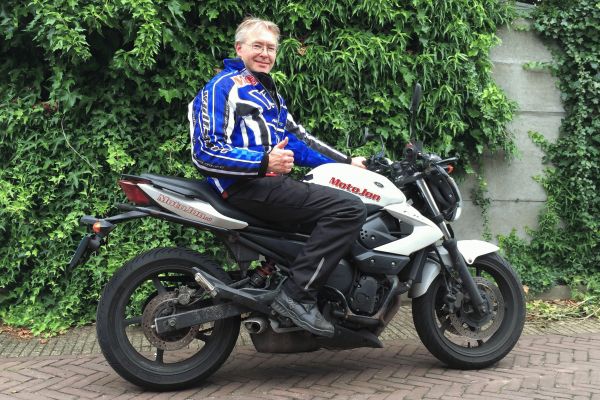 Alex uit Huizen is geslaagd bij MotoJon Motorrijschool