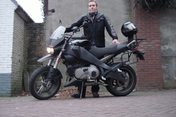 Rutger uit Loenen aan de Vecht is geslaagd bij MotoJon Motorrijschool