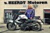 Mirjam uit Hilversum is geslaagd bij MotoJon Motorrijschool