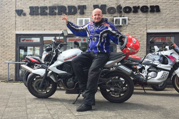 Alex uit Baarn is geslaagd bij MotoJon Motorrijschool
