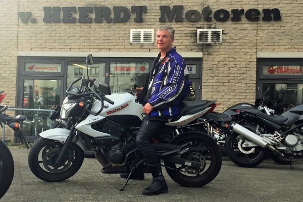 Philip uit Hilversum is geslaagd bij MotoJon Motorrijschool