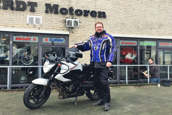 Roy uit Loosdrecht is geslaagd bij MotoJon Motorrijschool
