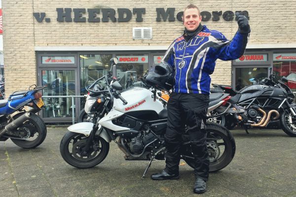 Jeffrey uit Hilversum is geslaagd bij MotoJon Motorrijschool