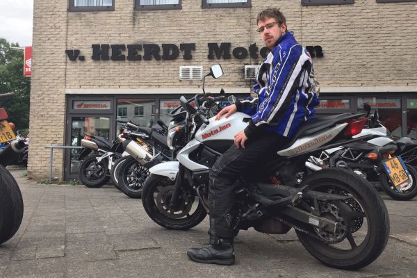 Kasper  uit Hilversum is geslaagd bij MotoJon Motorrijschool