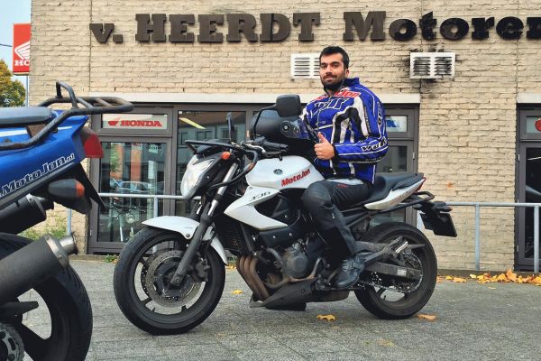 Ab uit Hilversum is geslaagd bij MotoJon Motorrijschool
