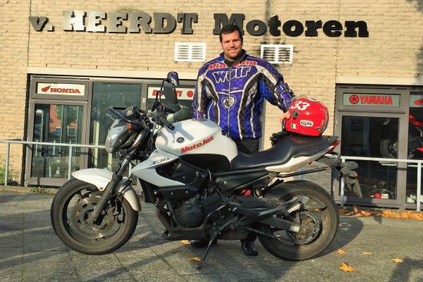 Jonathan uit Amsterdam is geslaagd bij MotoJon Motorrijschool