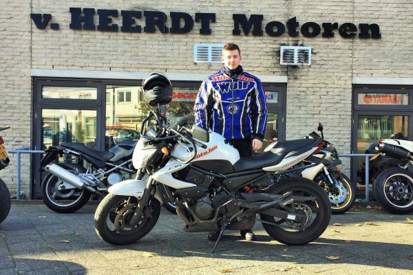 Thijs uit Maartensdijk is geslaagd bij MotoJon Motorrijschool