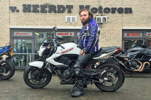 Daniël uit Rhenen is geslaagd bij MotoJon Motorrijschool