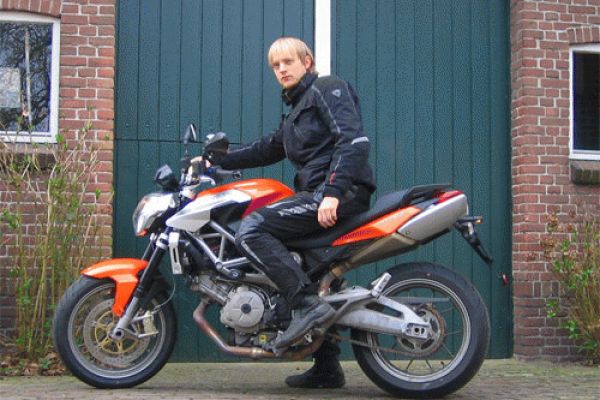 Jelle uit Hilversum is geslaagd bij MotoJon Motorrijschool