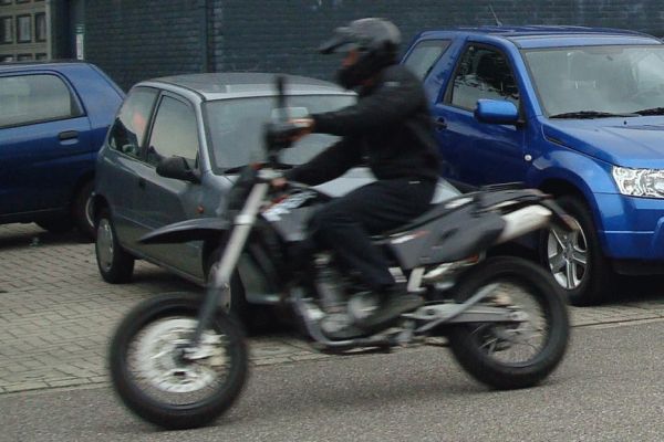 Bas uit Loosdrecht is geslaagd bij MotoJon Motorrijschool