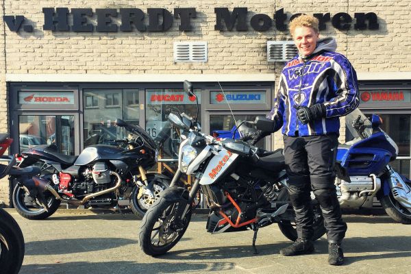 Pim uit Laren is geslaagd bij MotoJon Motorrijschool