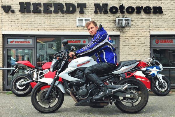 Bryan uit Hilversum is geslaagd bij MotoJon Motorrijschool
