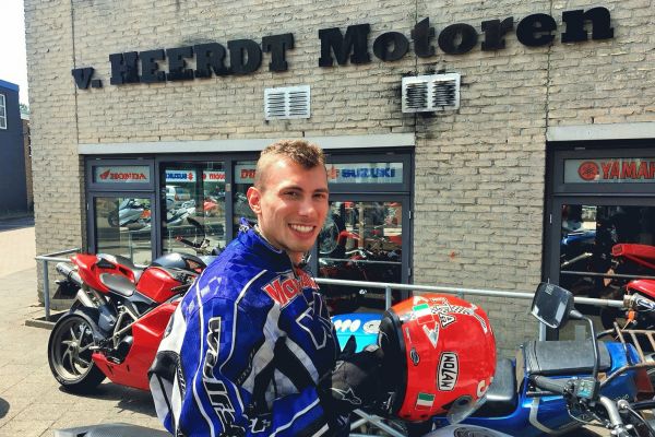Mark uit HILVERSUM is geslaagd bij MotoJon Motorrijschool