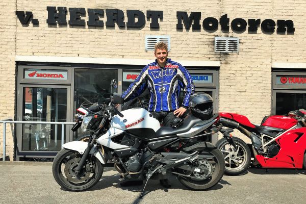 Daan uit Hilversum is geslaagd bij MotoJon Motorrijschool