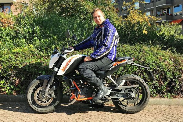 Sander uit Hilversum is geslaagd bij MotoJon Motorrijschool
