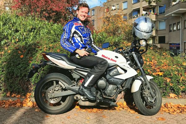 Guido uit Hilversum is geslaagd bij MotoJon Motorrijschool
